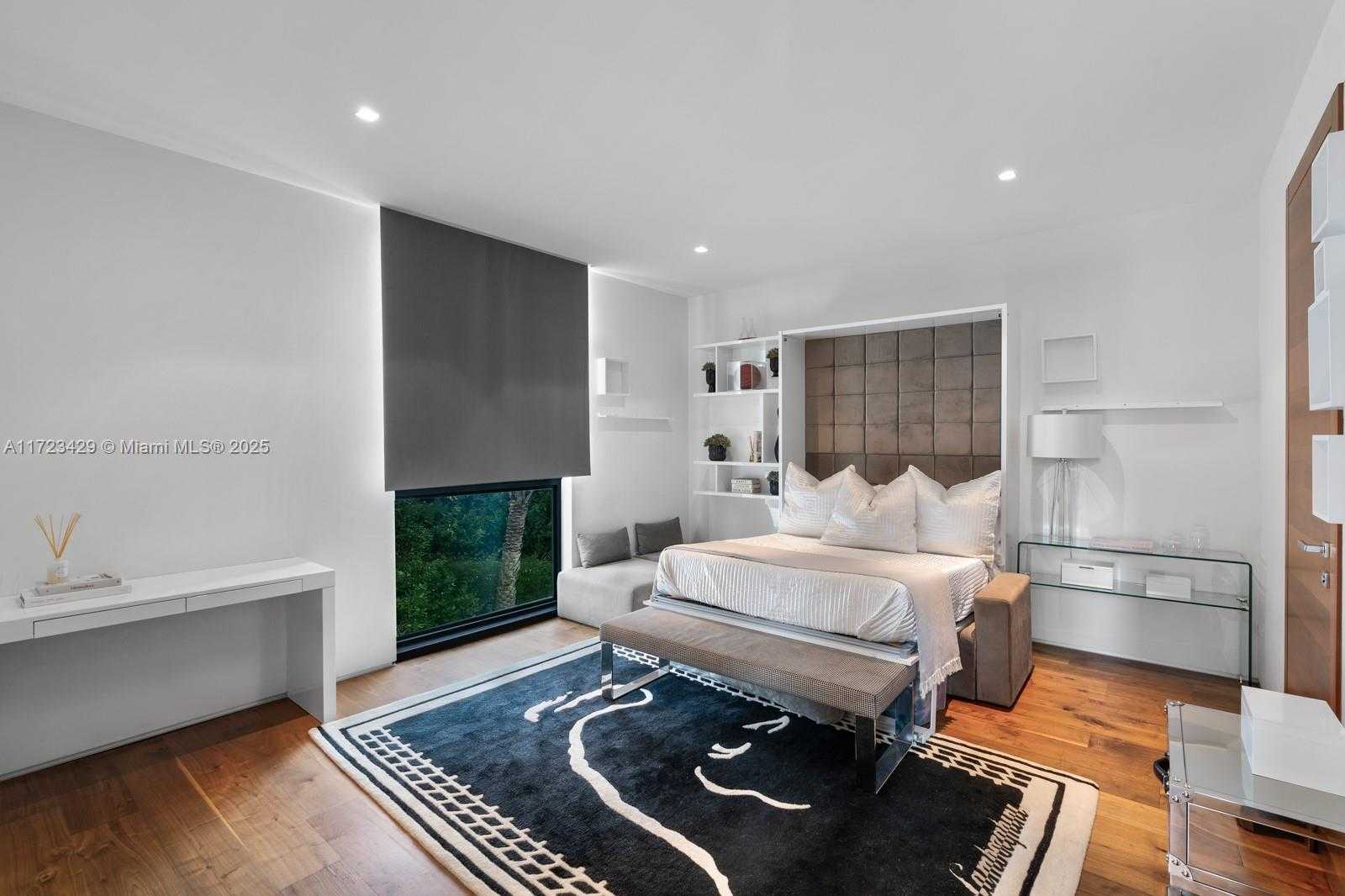 Small Image of 528 LAKEVIEW CT, Miami Beach Number 19