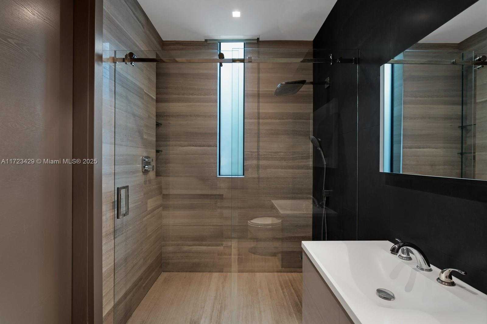 Small Image of 528 LAKEVIEW CT, Miami Beach Number 23