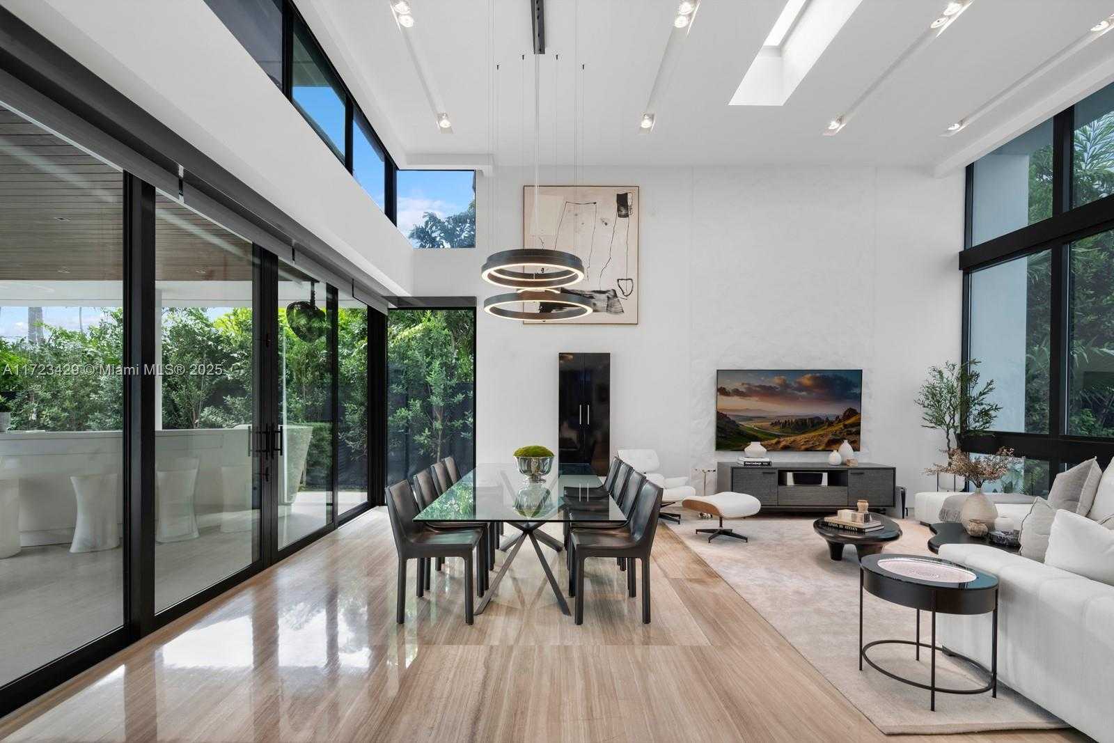 Small Image of 528 LAKEVIEW CT, Miami Beach Number 3