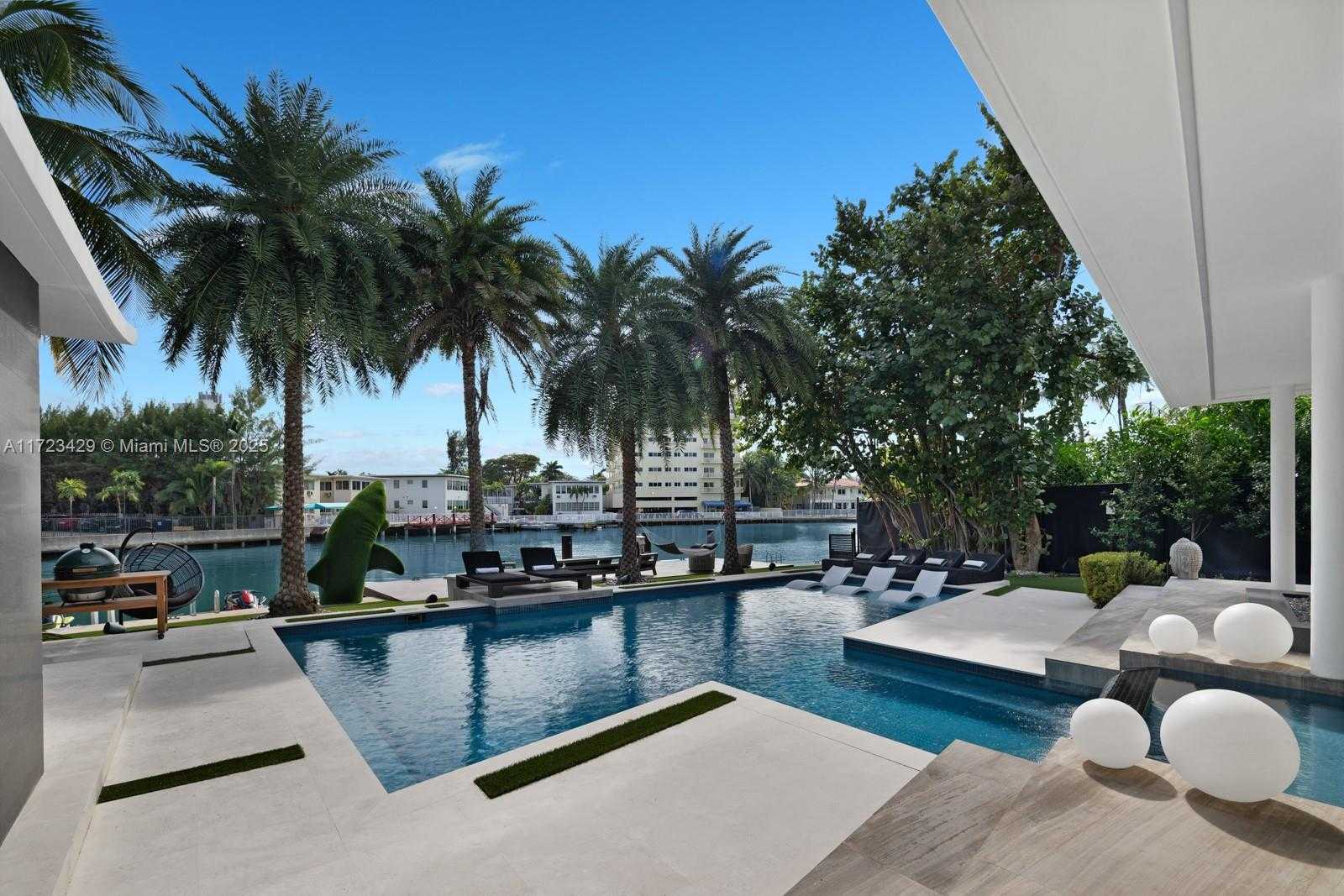 Small Image of 528 LAKEVIEW CT, Miami Beach Number 30