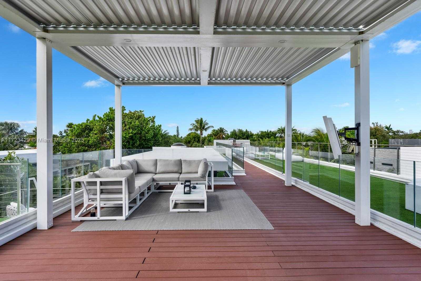 Small Image of 528 LAKEVIEW CT, Miami Beach Number 34