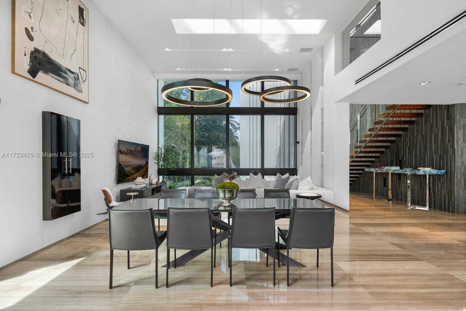 Small Image of 528 LAKEVIEW CT, Miami Beach Number 4