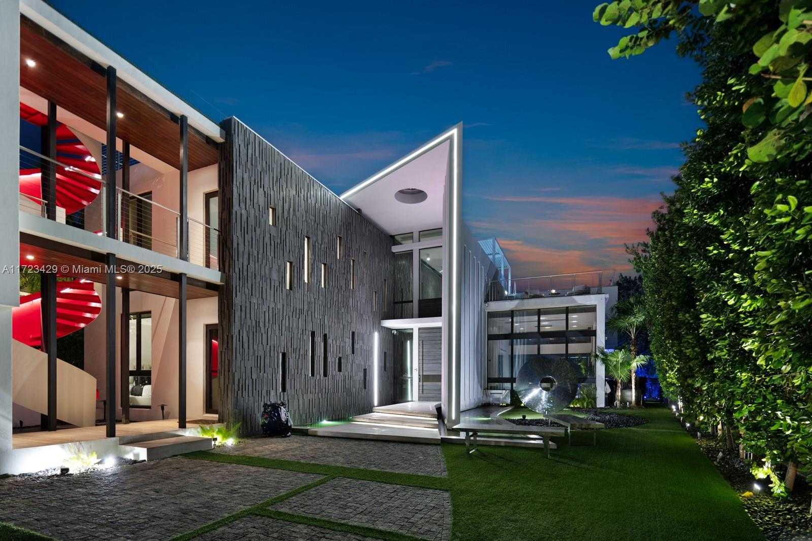 Small Image of 528 LAKEVIEW CT, Miami Beach Number 41