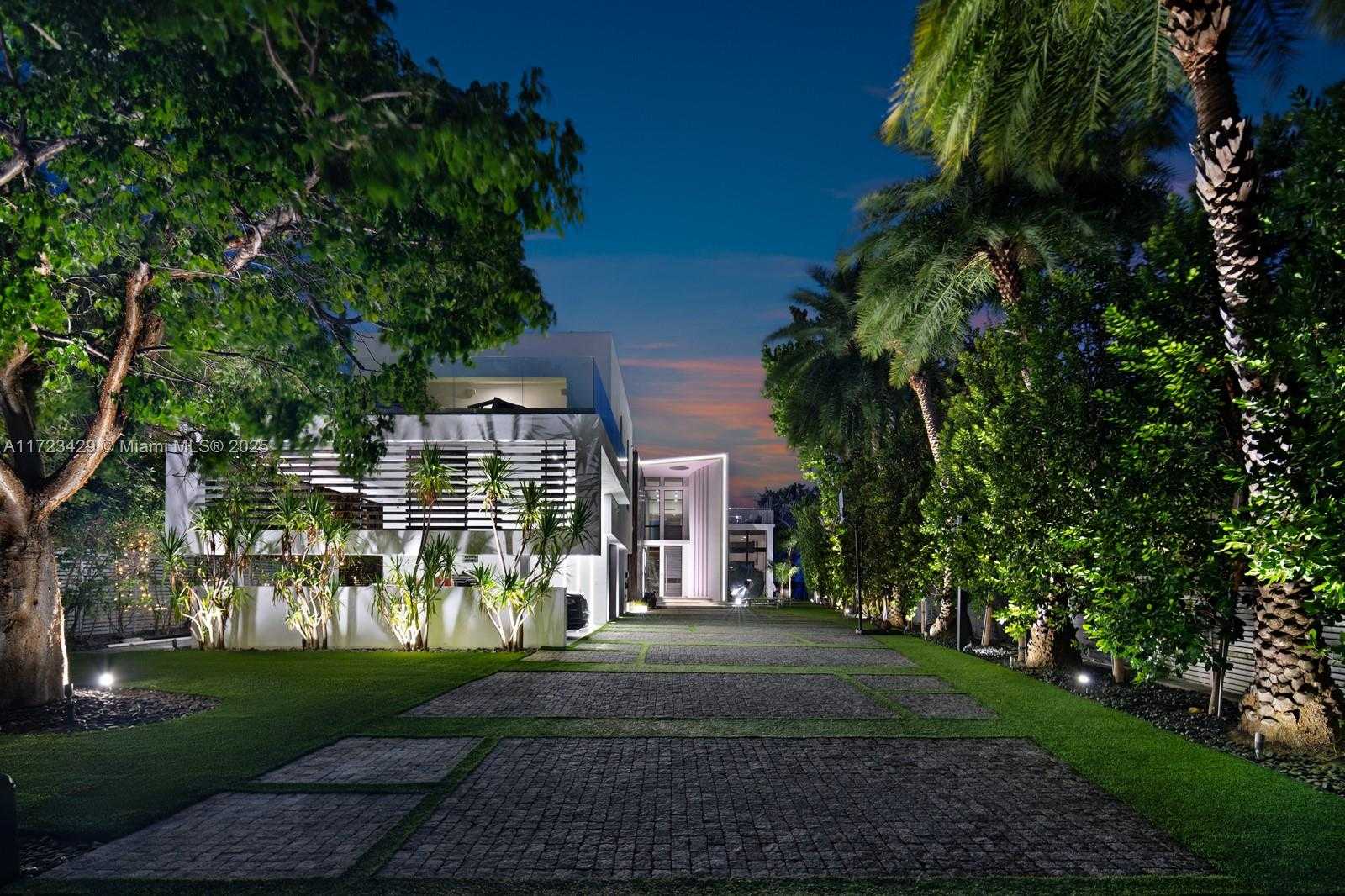 Small Image of 528 LAKEVIEW CT, Miami Beach Number 43
