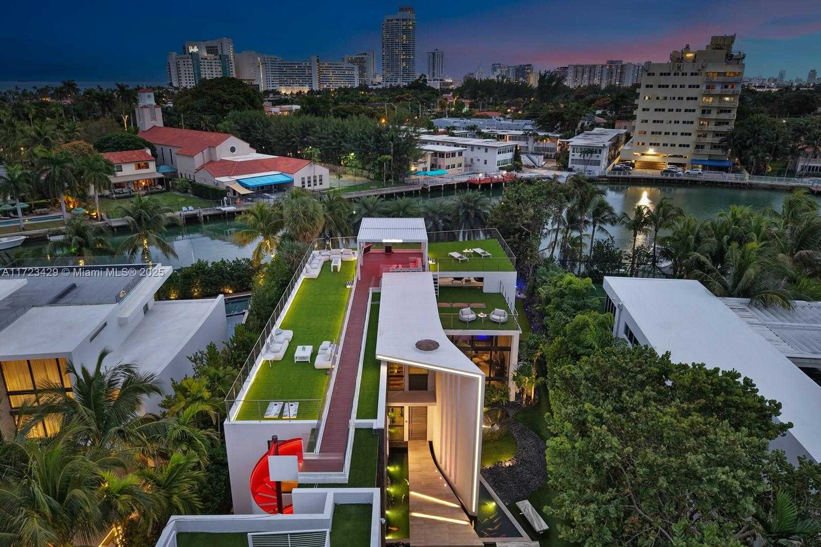 Small Image of 528 LAKEVIEW CT, Miami Beach Number 44