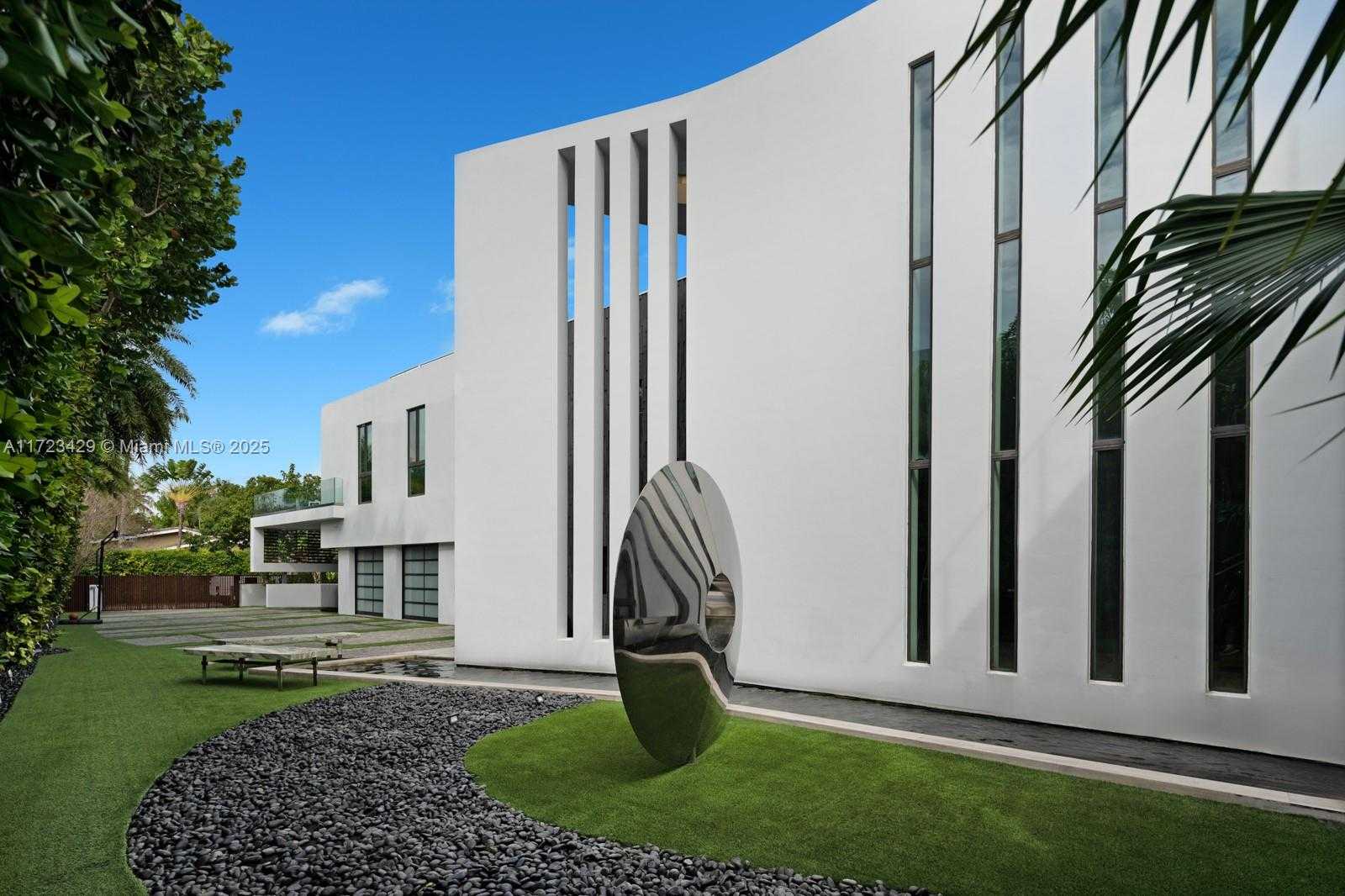 Small Image of 528 LAKEVIEW CT, Miami Beach Number 45