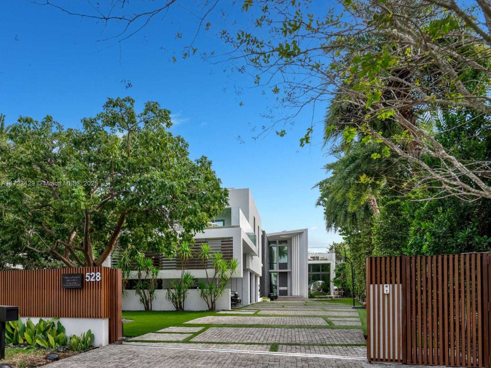 Small Image of 528 LAKEVIEW CT, Miami Beach Number 47