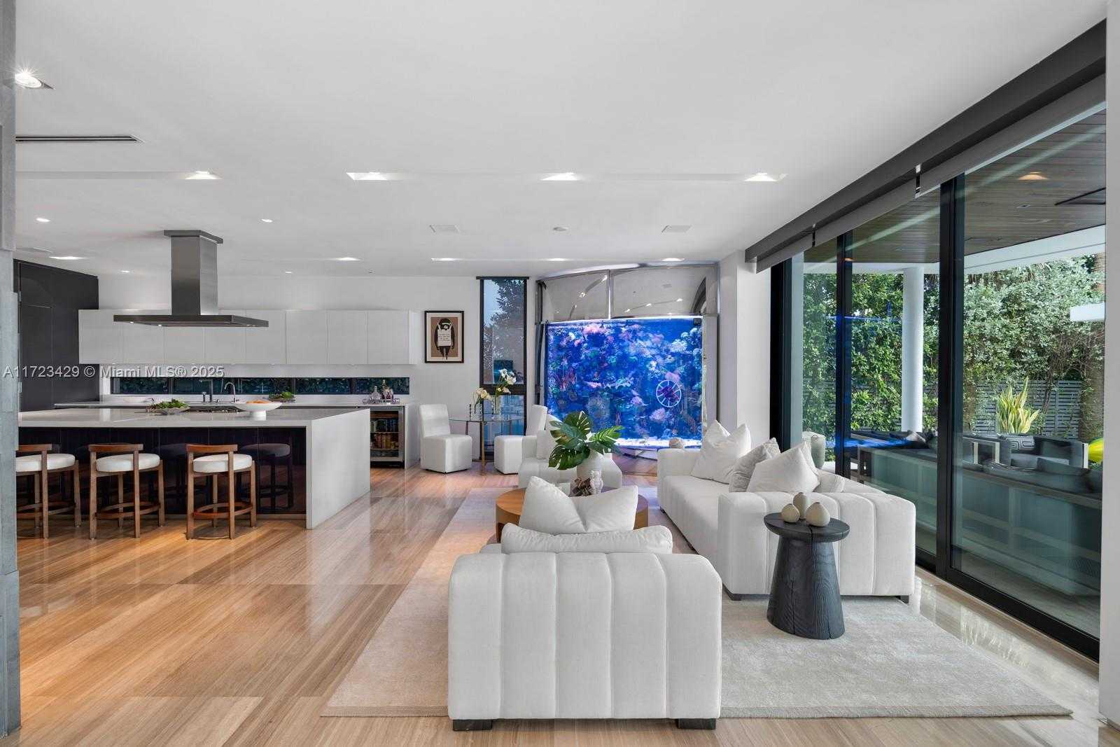 Small Image of 528 LAKEVIEW CT, Miami Beach Number 5