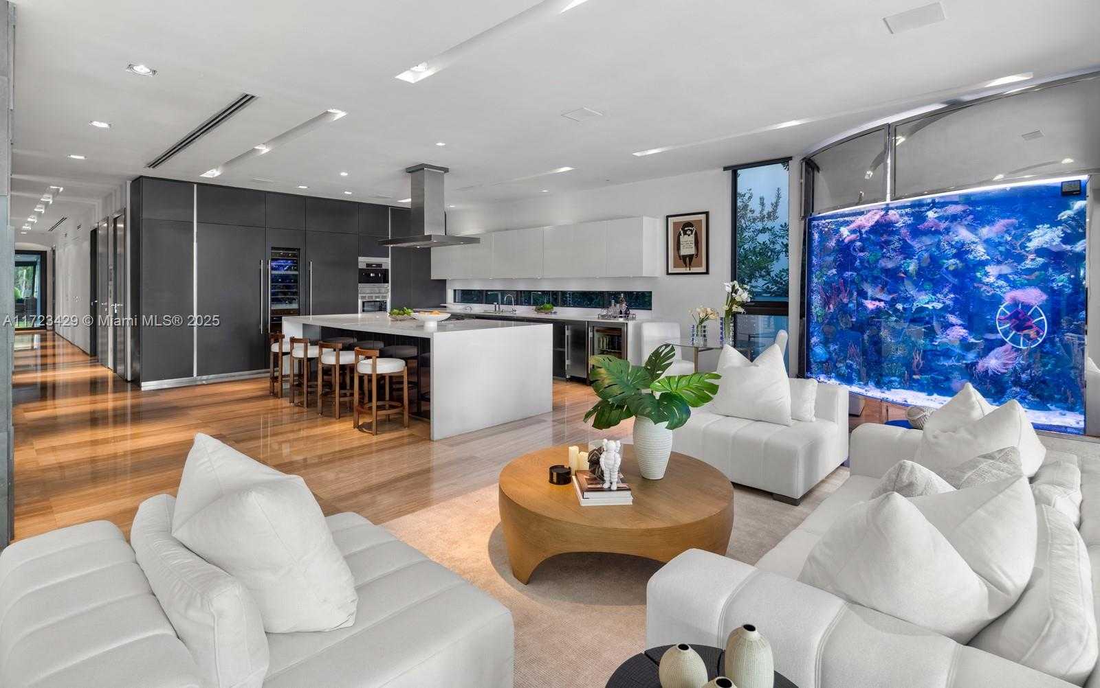 Small Image of 528 LAKEVIEW CT, Miami Beach Number 6