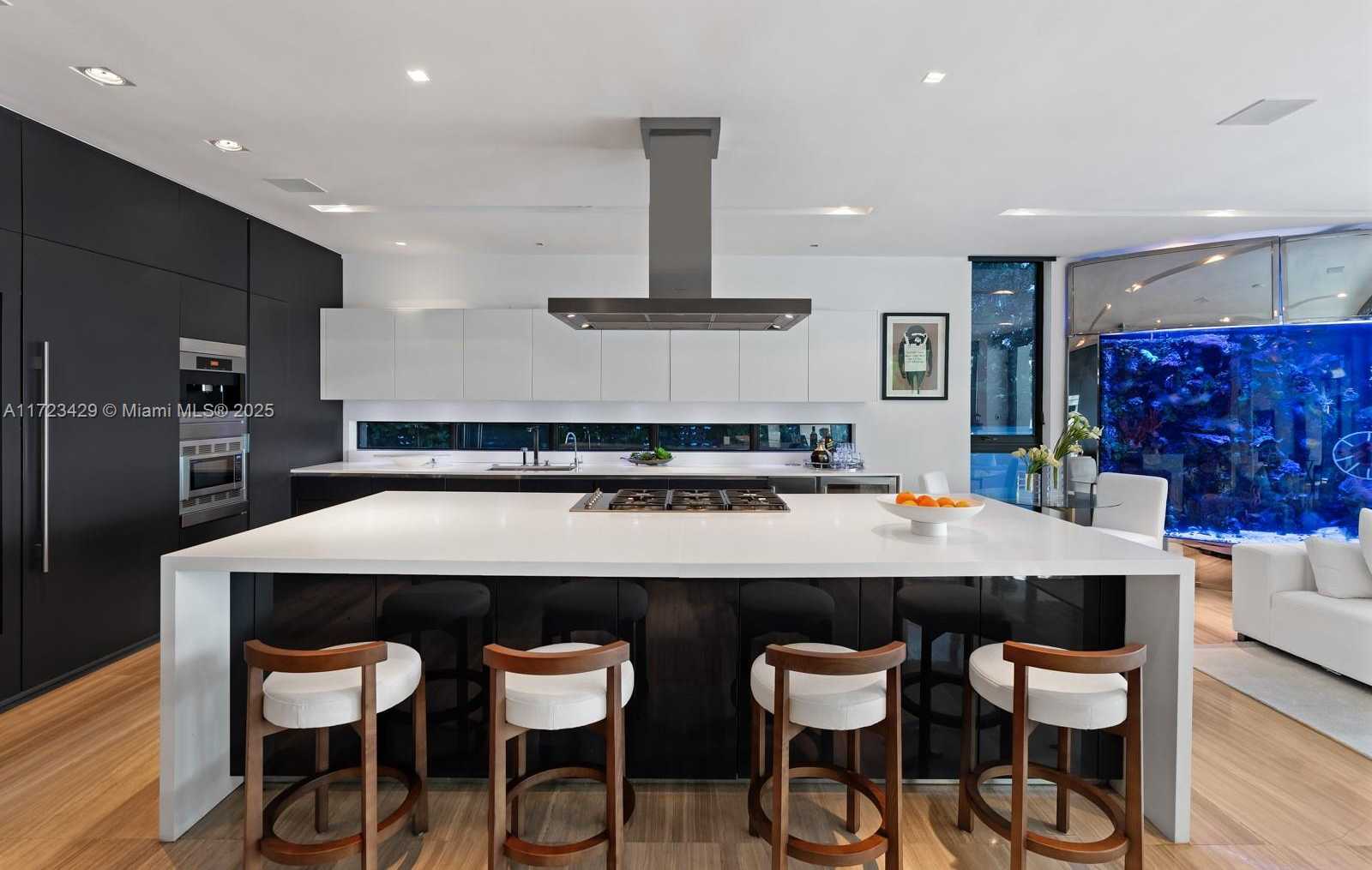 Small Image of 528 LAKEVIEW CT, Miami Beach Number 7