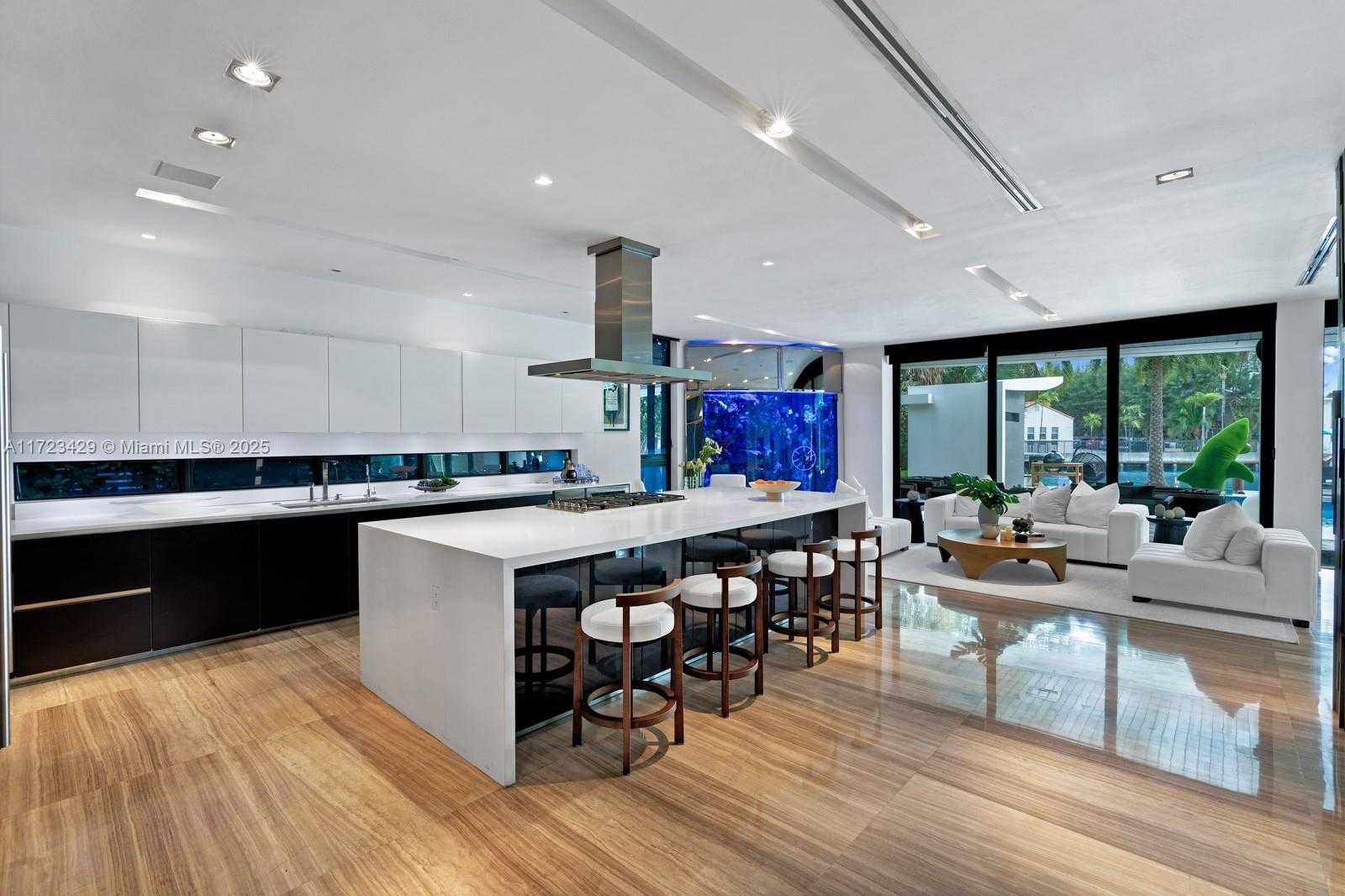 Small Image of 528 LAKEVIEW CT, Miami Beach Number 8
