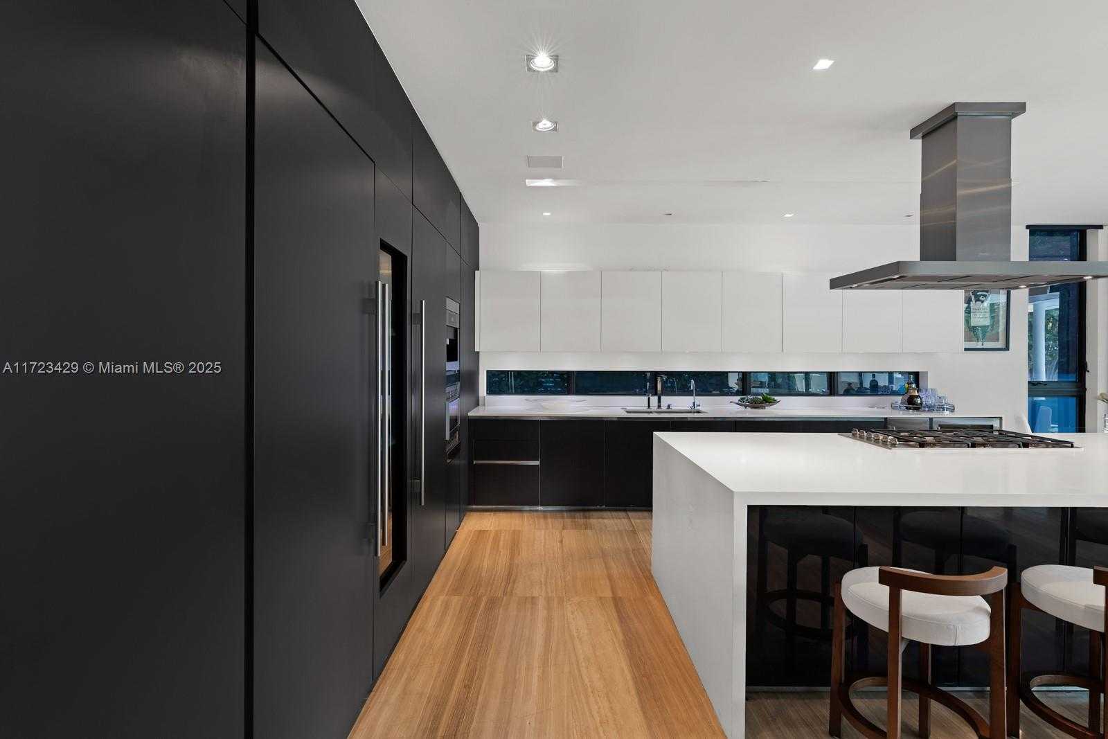 Small Image of 528 LAKEVIEW CT, Miami Beach Number 9