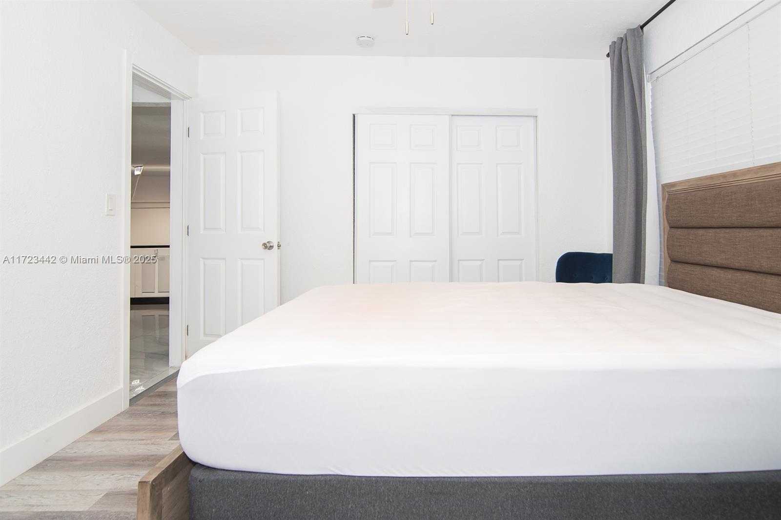 Small Image of 8612 MIRAMAR BLVD, Miramar Number 12