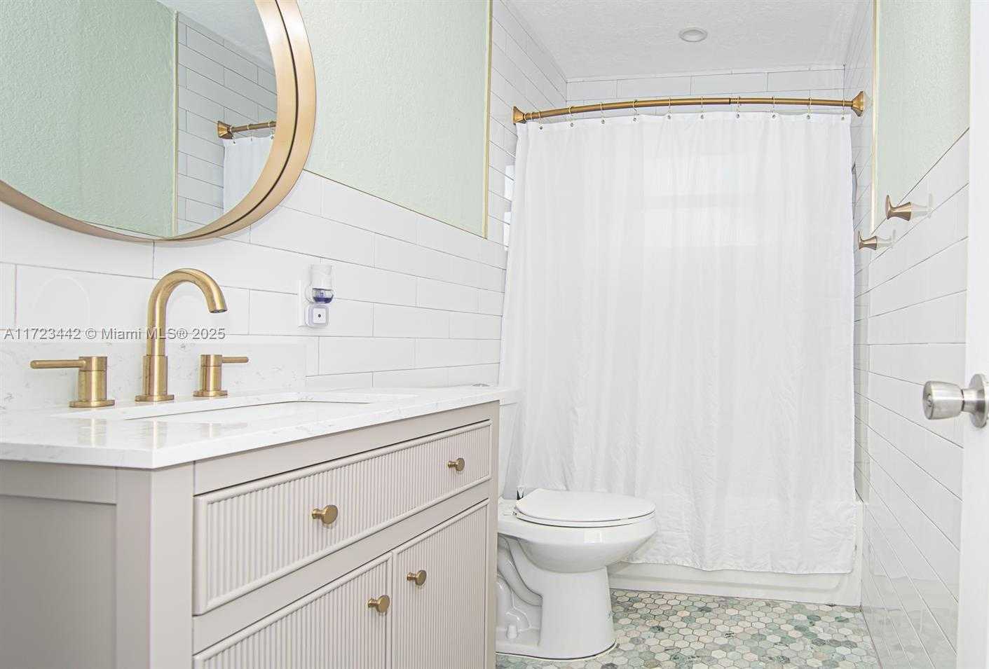 Small Image of 8612 MIRAMAR BLVD, Miramar Number 13