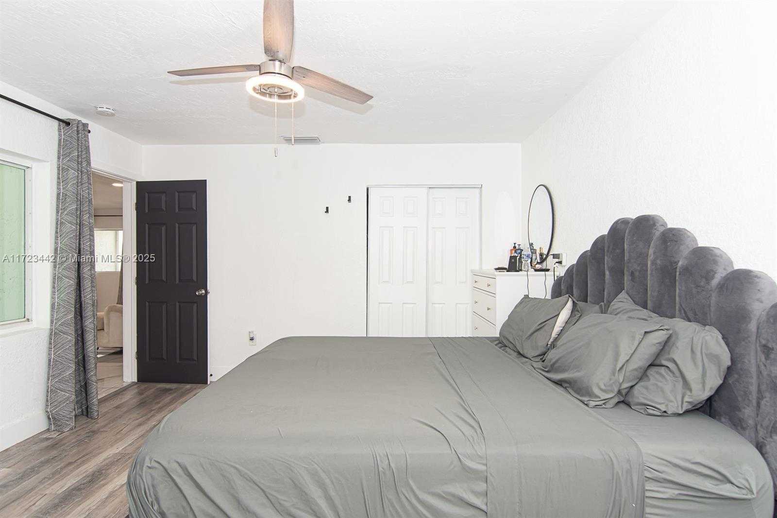 Small Image of 8612 MIRAMAR BLVD, Miramar Number 16