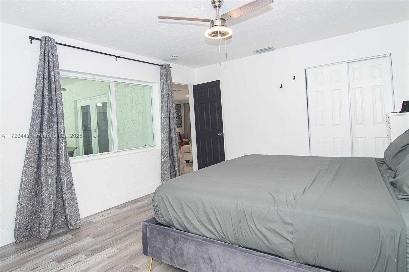 Small Image of 8612 MIRAMAR BLVD, Miramar Number 17