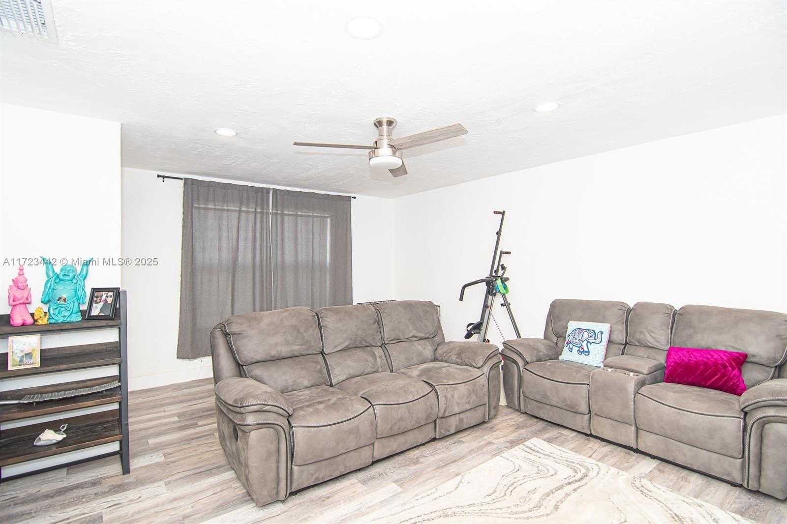 Small Image of 8612 MIRAMAR BLVD, Miramar Number 24