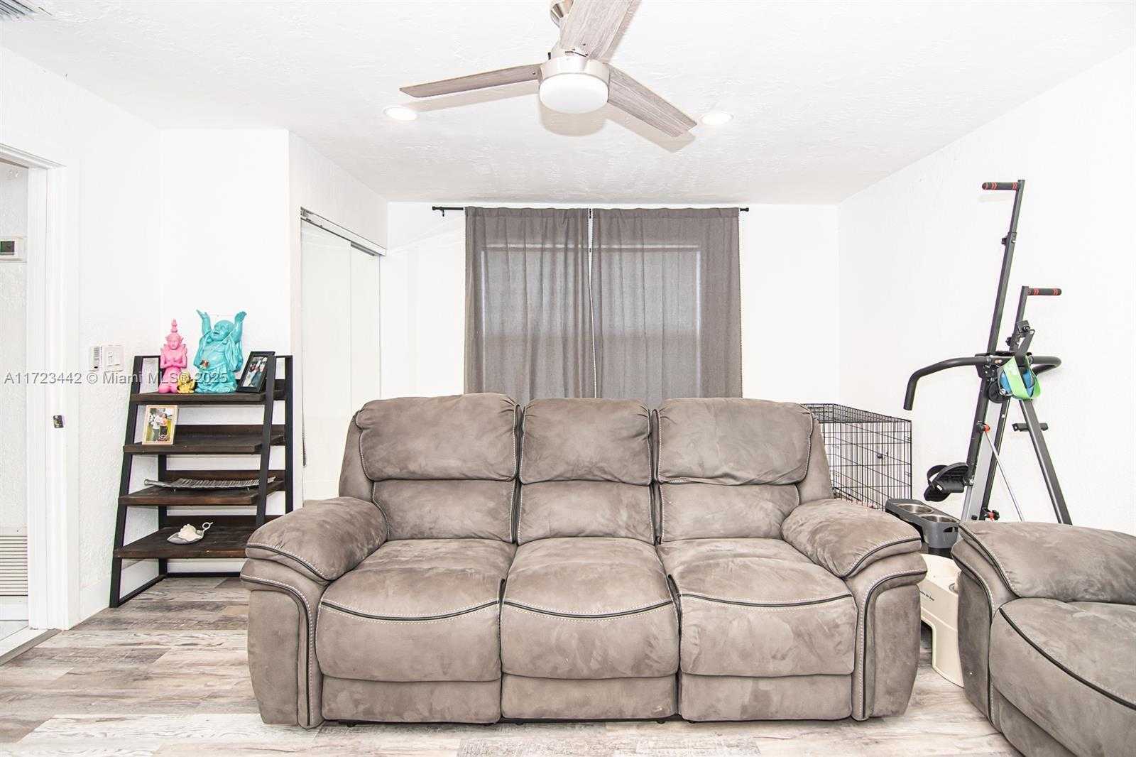 Small Image of 8612 MIRAMAR BLVD, Miramar Number 25