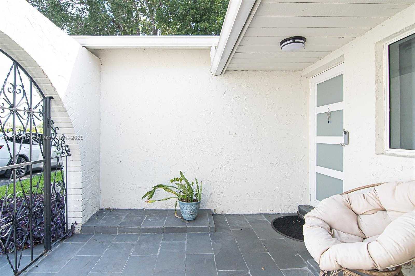 Small Image of 8612 MIRAMAR BLVD, Miramar Number 28