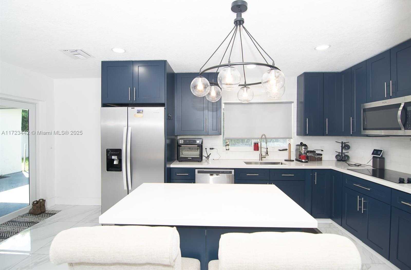 Small Image of 8612 MIRAMAR BLVD, Miramar Number 3