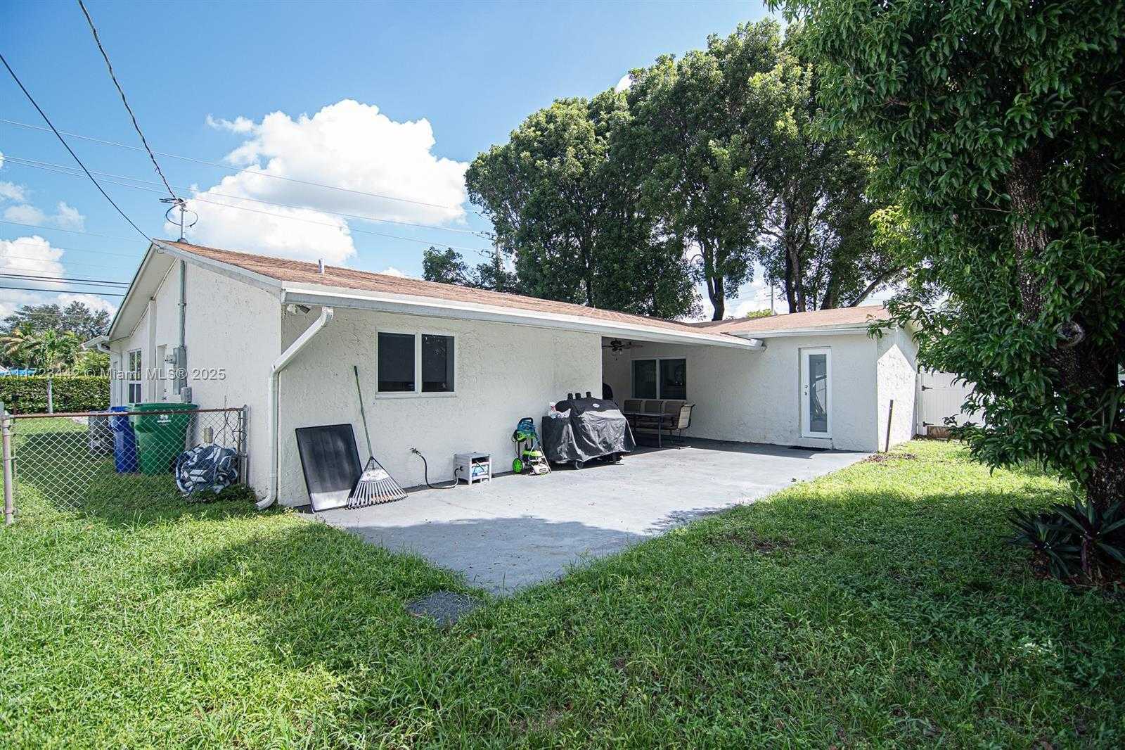 Small Image of 8612 MIRAMAR BLVD, Miramar Number 32