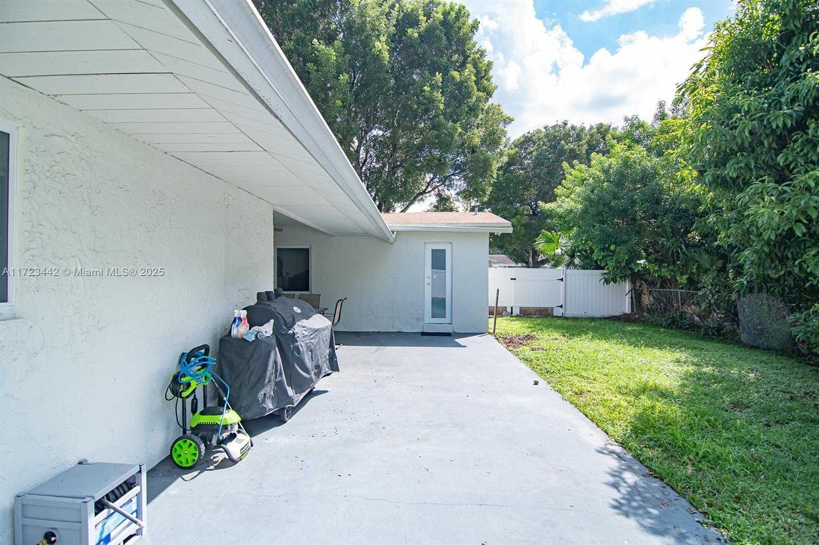 Small Image of 8612 MIRAMAR BLVD, Miramar Number 33