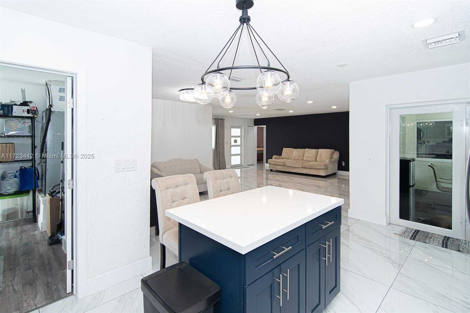 Small Image of 8612 MIRAMAR BLVD, Miramar Number 5