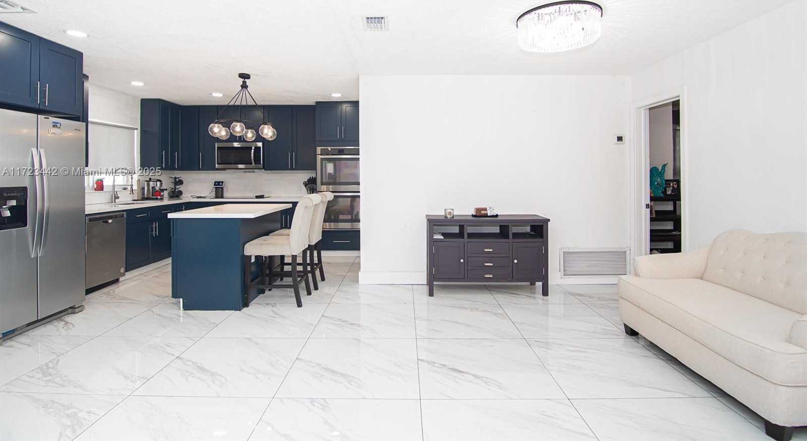 Small Image of 8612 MIRAMAR BLVD, Miramar Number 6