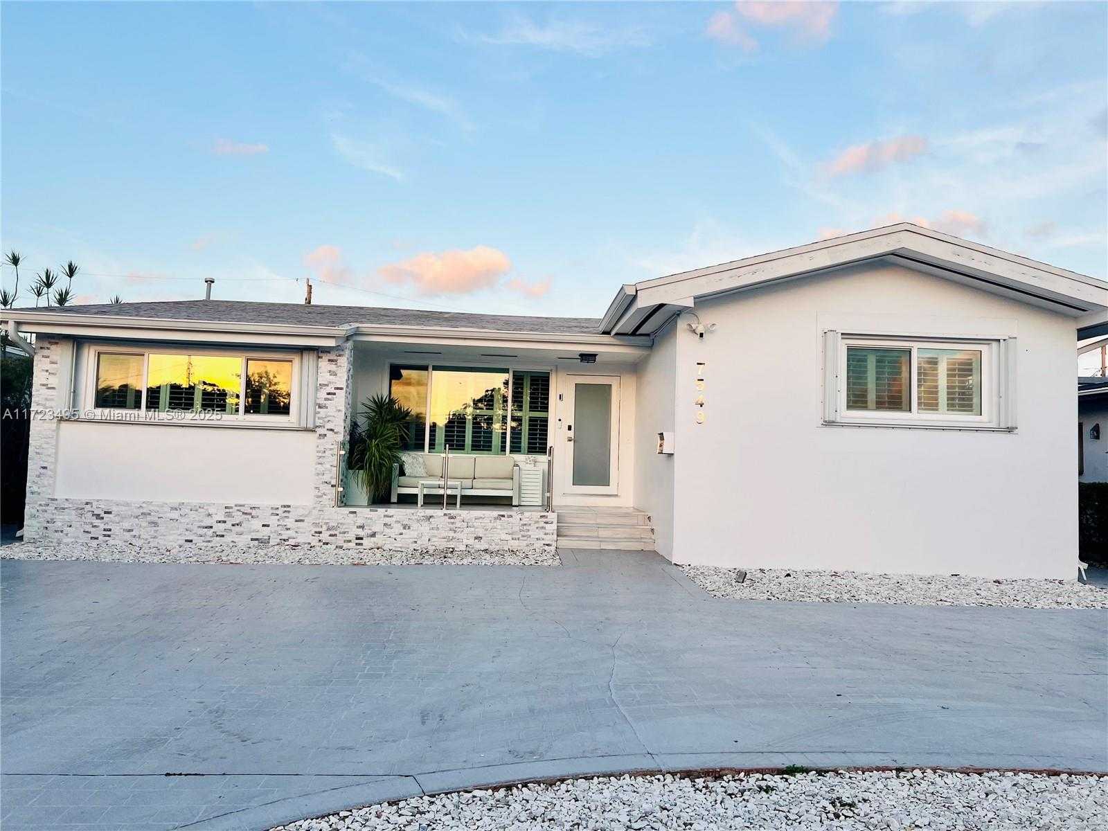 Small Image of 7549 ADVENTURE AVE, North Bay Village Number 10