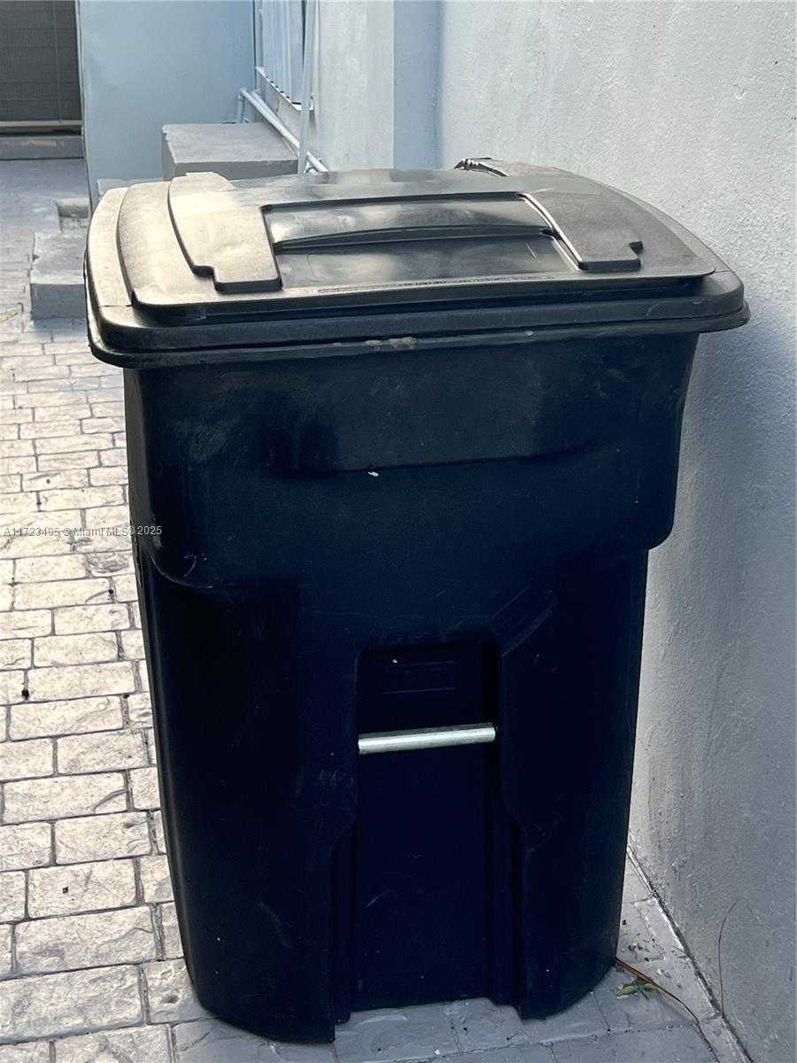 Small Image of 7549 ADVENTURE AVE, North Bay Village Number 13