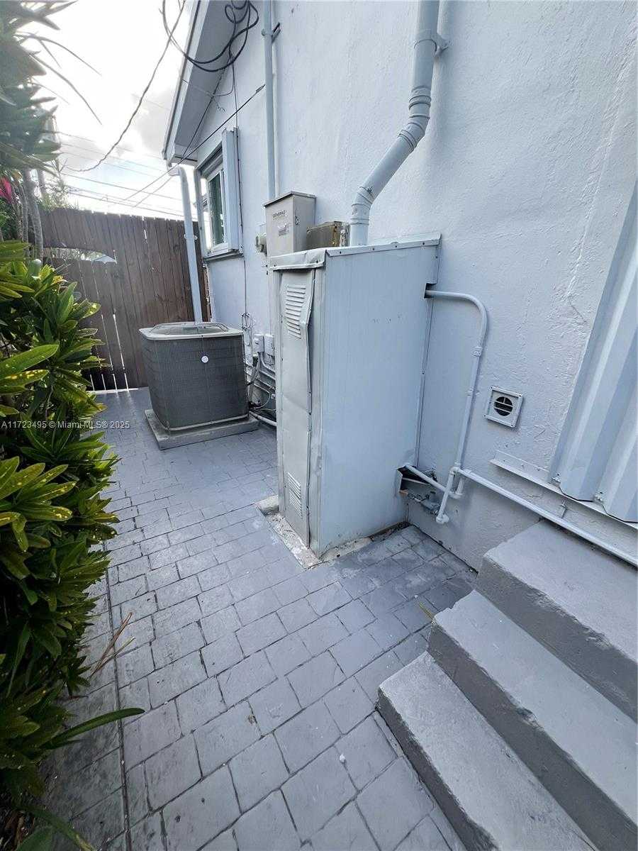 Small Image of 7549 ADVENTURE AVE, North Bay Village Number 17