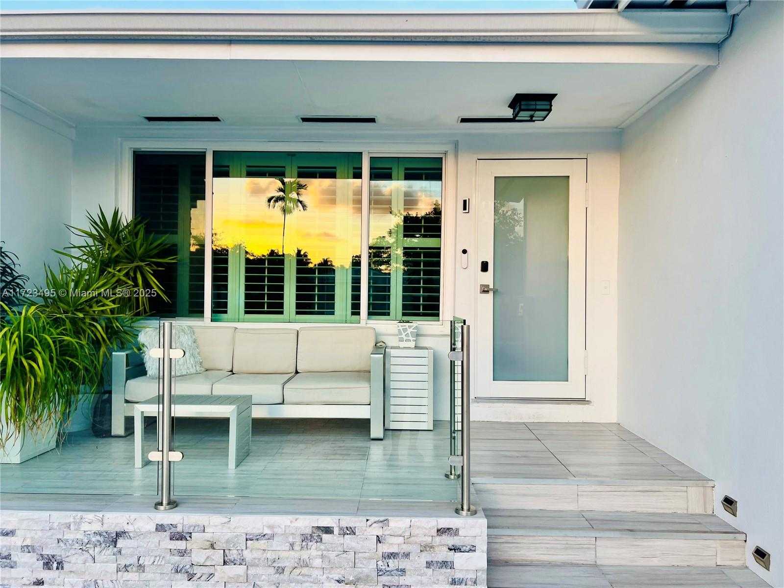 Small Image of 7549 ADVENTURE AVE, North Bay Village Number 2