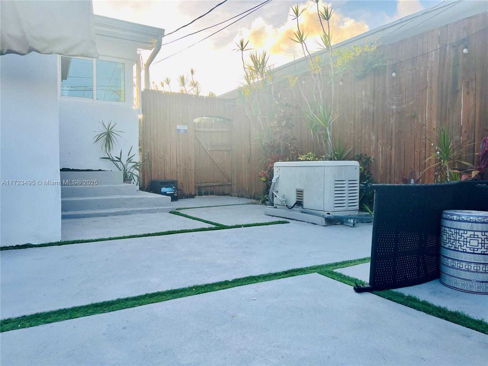 Small Image of 7549 ADVENTURE AVE, North Bay Village Number 20