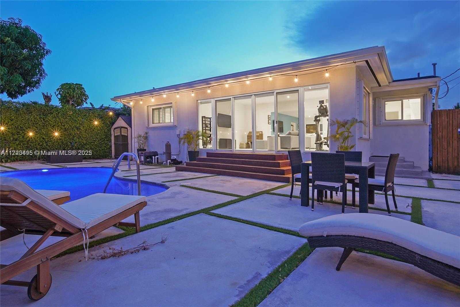 Small Image of 7549 ADVENTURE AVE, North Bay Village Number 25