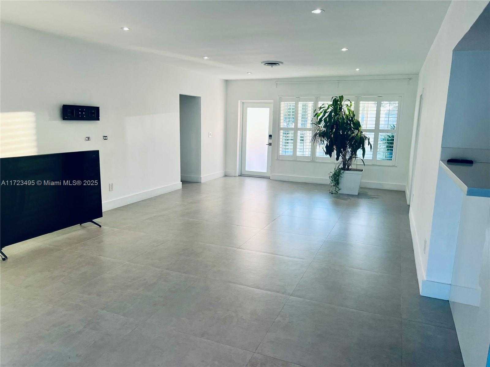 Small Image of 7549 ADVENTURE AVE, North Bay Village Number 34