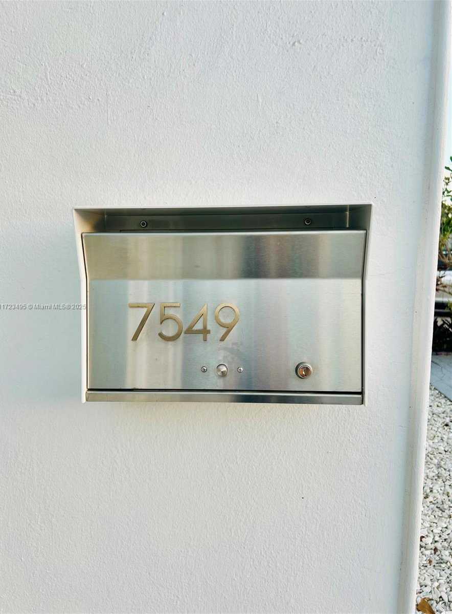 Small Image of 7549 ADVENTURE AVE, North Bay Village Number 4