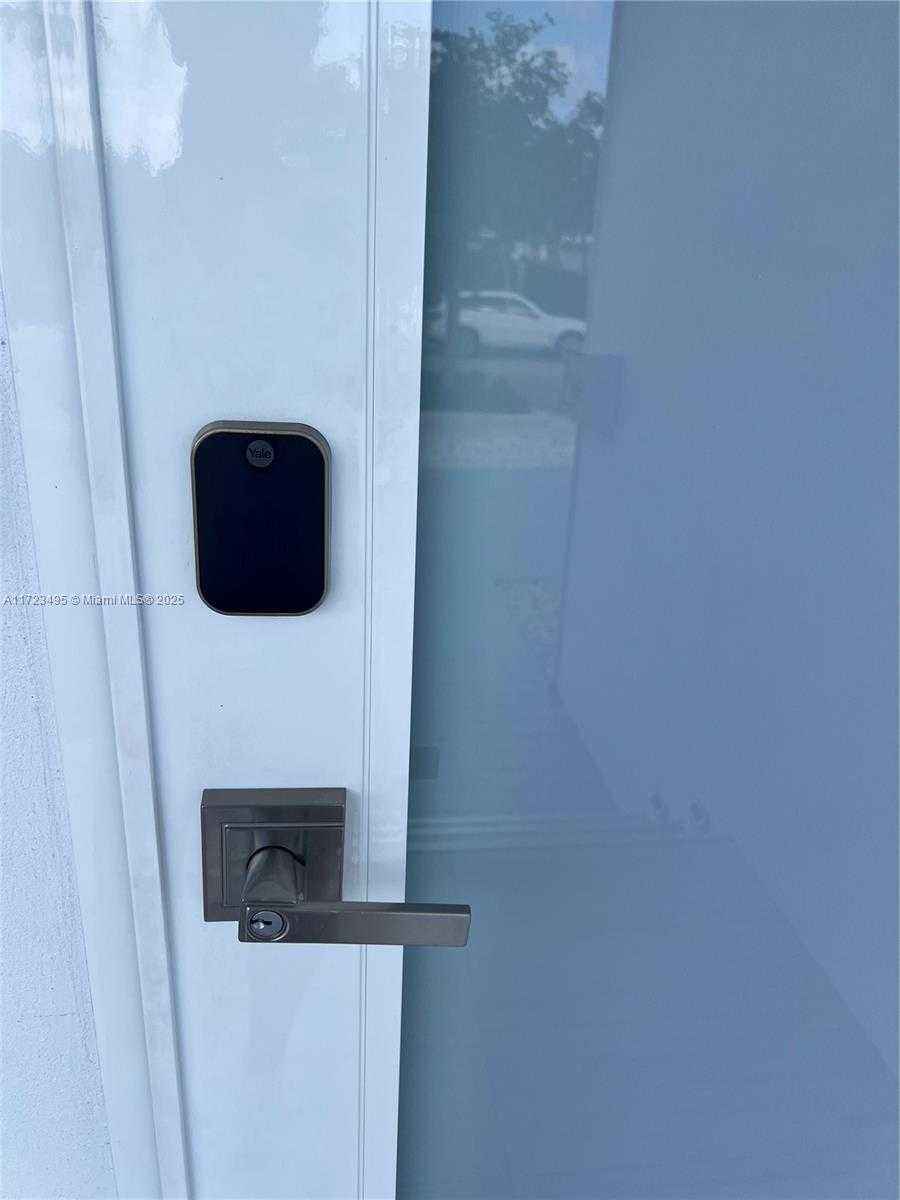 Small Image of 7549 ADVENTURE AVE, North Bay Village Number 5