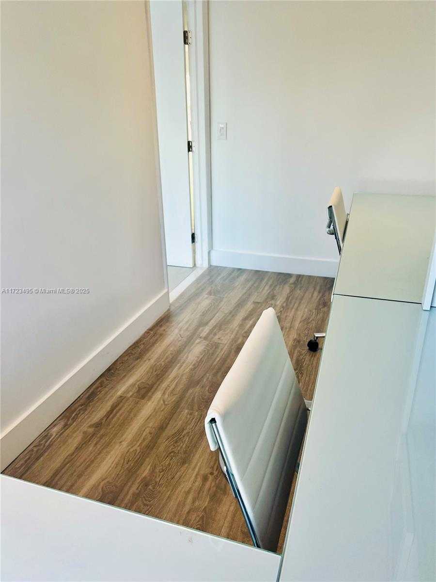 Small Image of 7549 ADVENTURE AVE, North Bay Village Number 53