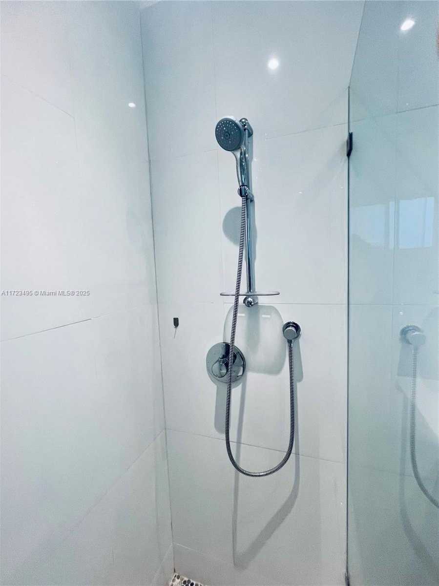 Small Image of 7549 ADVENTURE AVE, North Bay Village Number 66