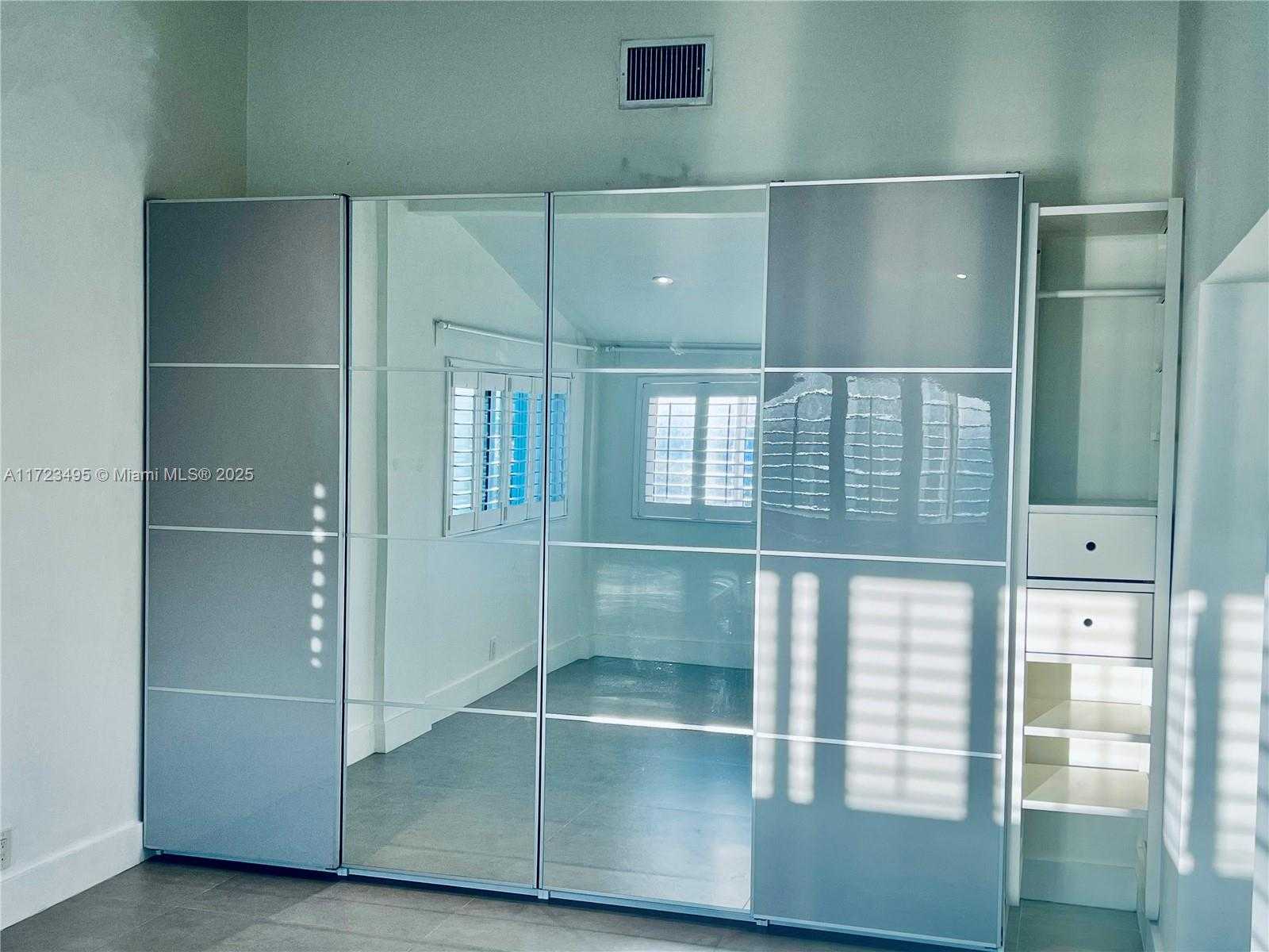 Small Image of 7549 ADVENTURE AVE, North Bay Village Number 84