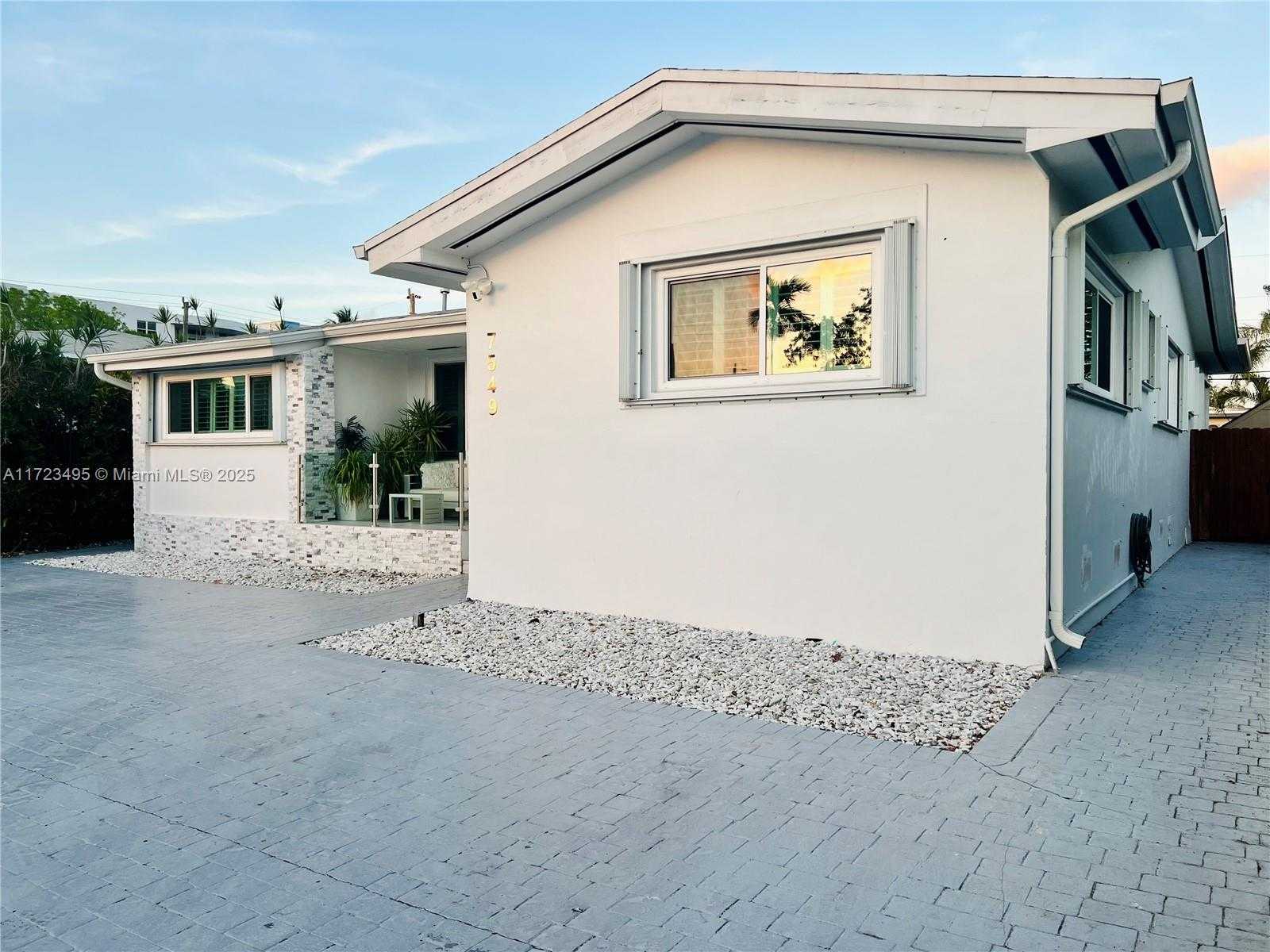 Small Image of 7549 ADVENTURE AVE, North Bay Village Number 9