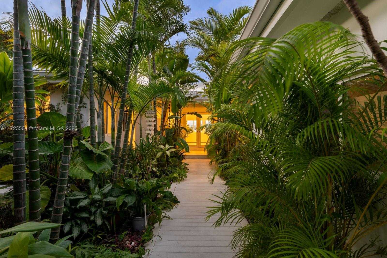 Small Image of 1065 NORTH SHORE DR, Miami Beach Number 2