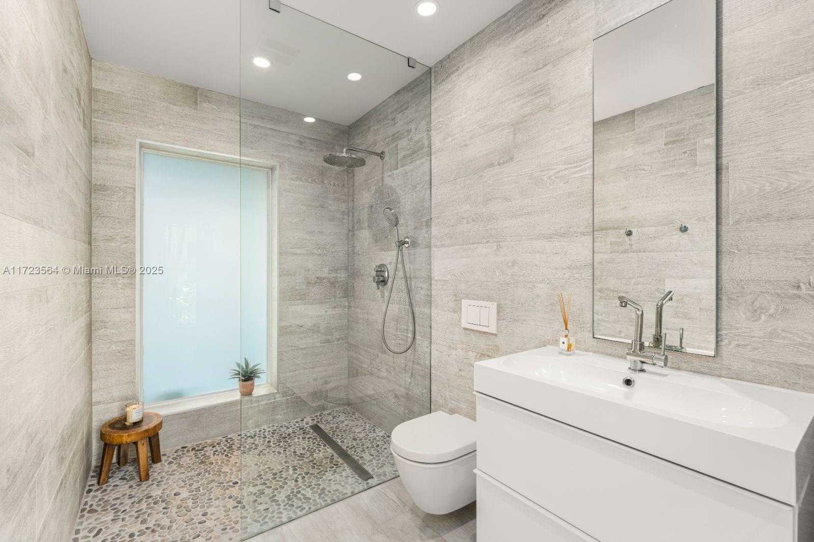 Small Image of 1065 NORTH SHORE DR, Miami Beach Number 26
