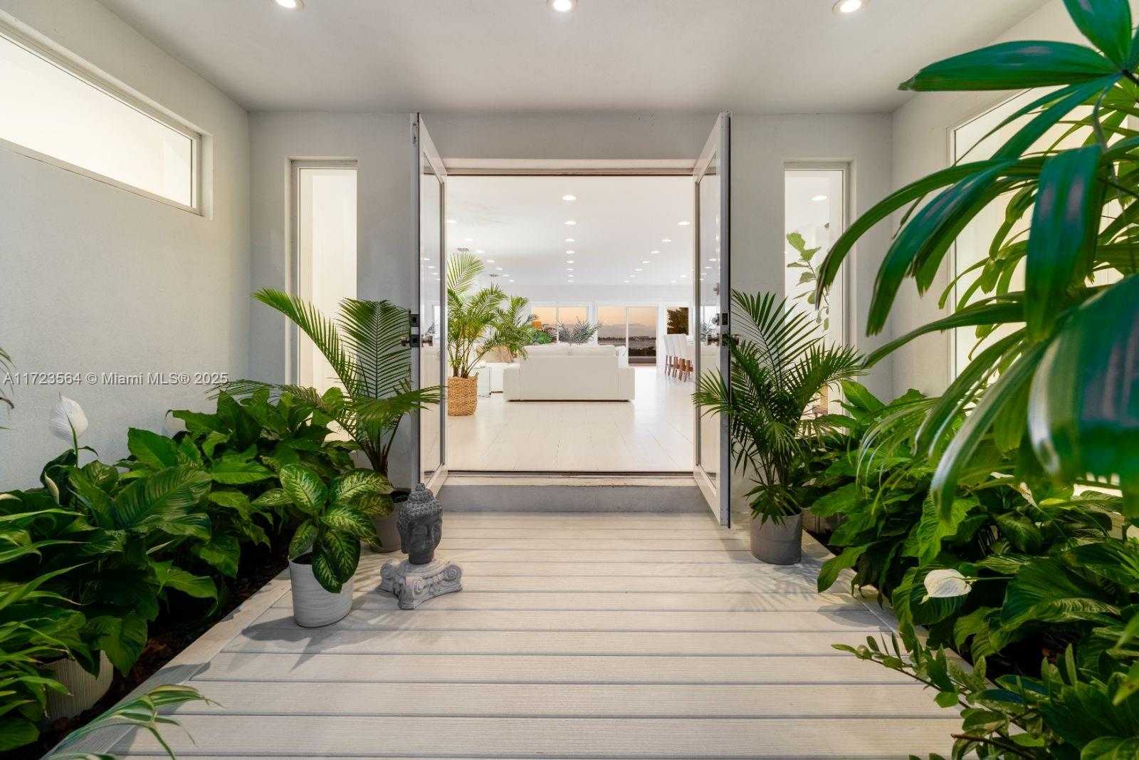 Small Image of 1065 NORTH SHORE DR, Miami Beach Number 3