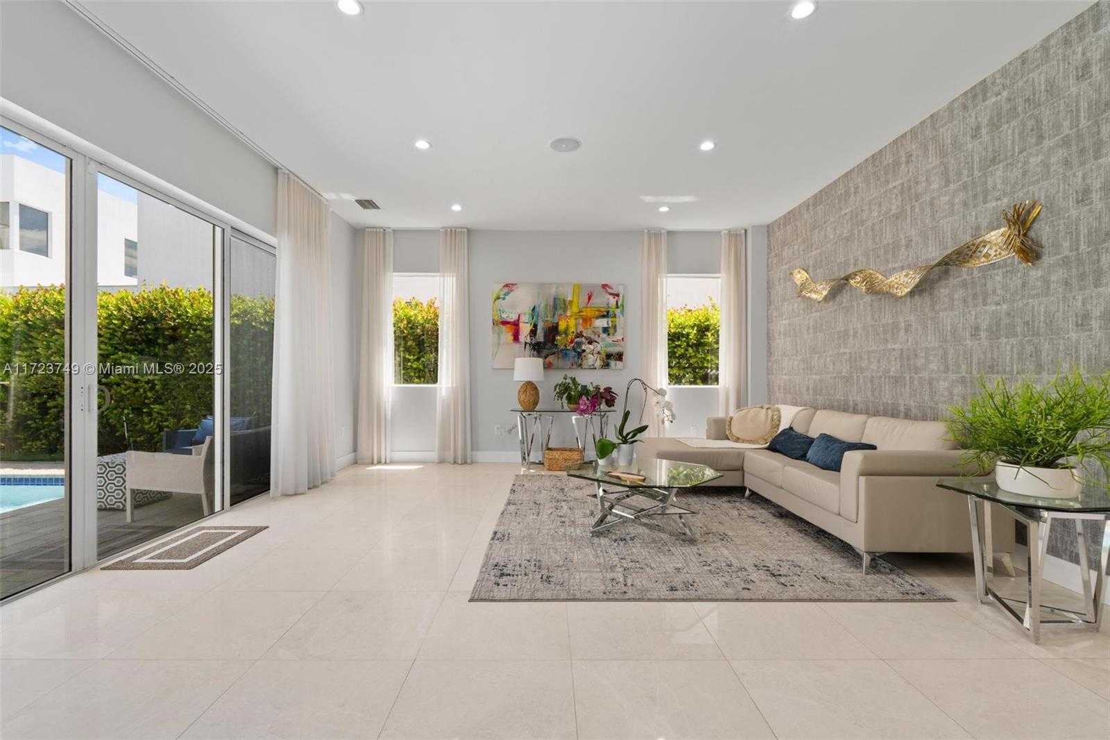 Small Image of 7457 NORTH WEST 101ST AVE, Doral Number 14