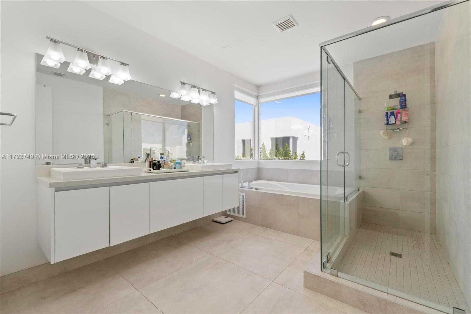 Small Image of 7457 NORTH WEST 101ST AVE, Doral Number 32