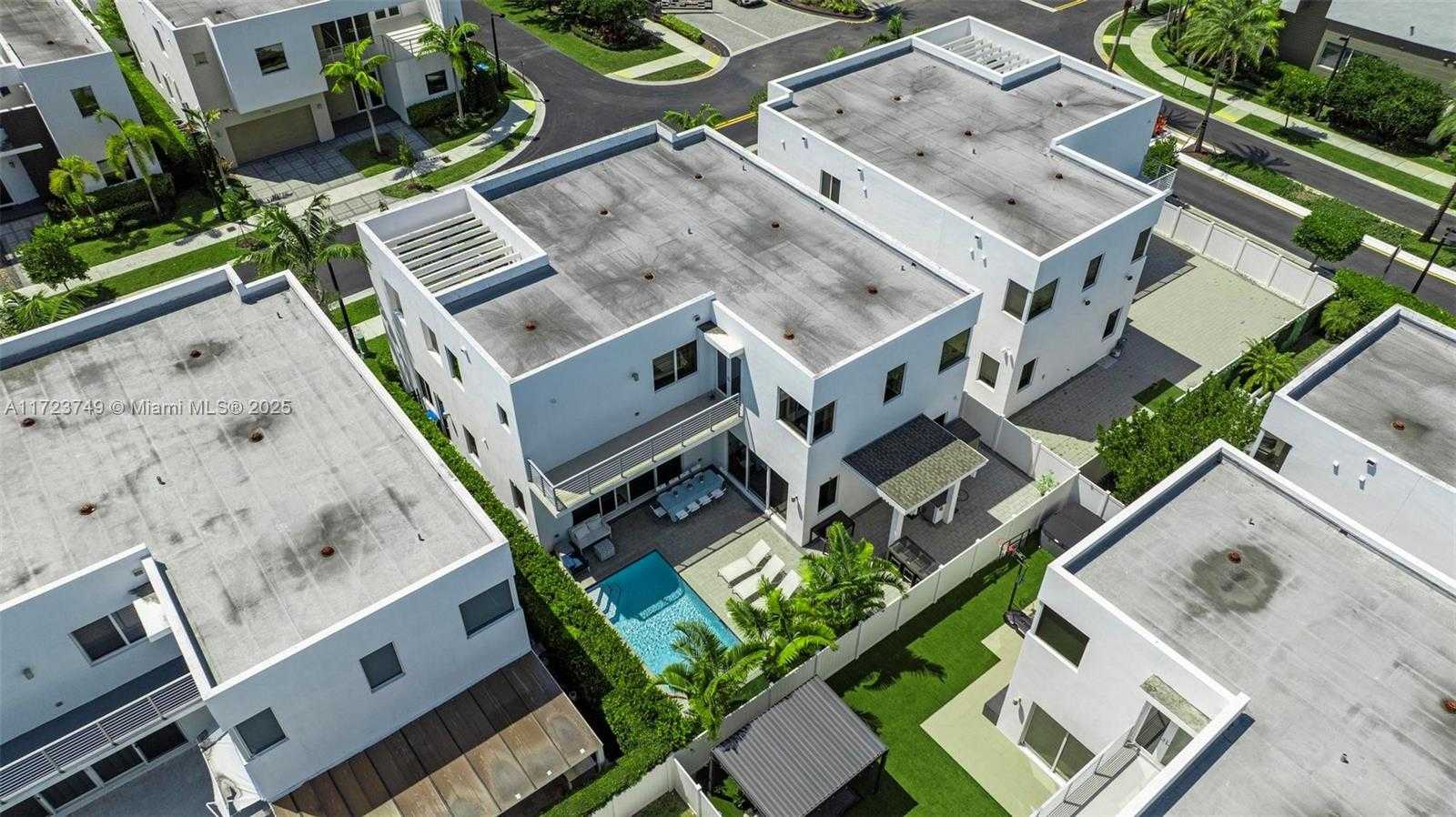 Small Image of 7457 NORTH WEST 101ST AVE, Doral Number 39