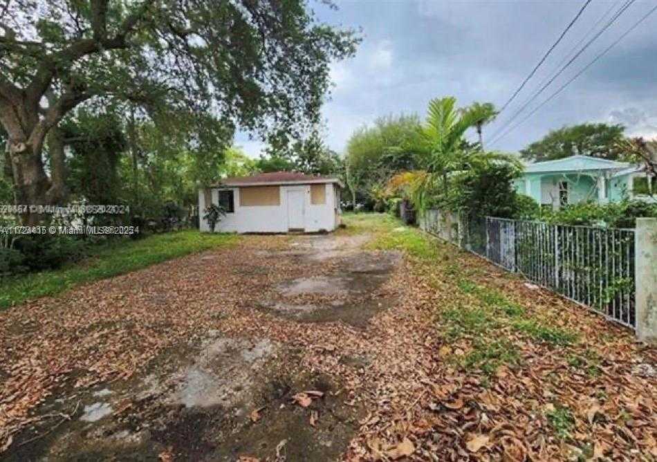 Small Image of 420 NORTH WEST 96TH ST, Miami Number 2