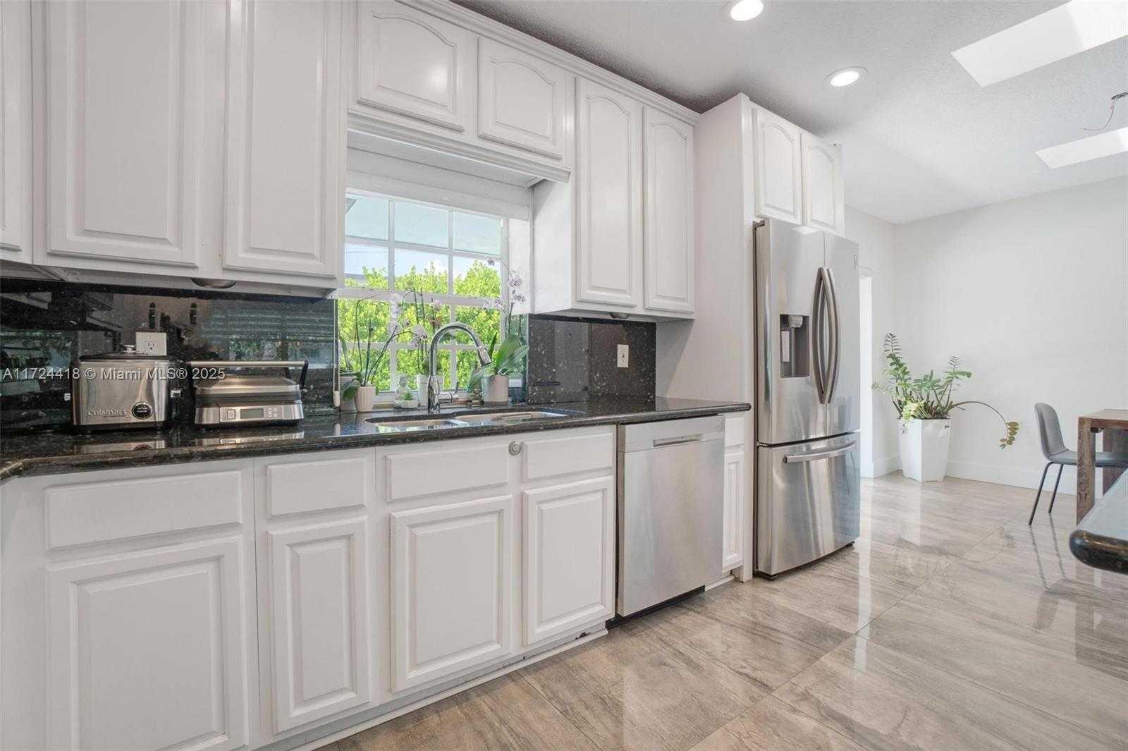 Small Image of 15100 SOUTH WEST 89TH CT, Palmetto Bay Number 14