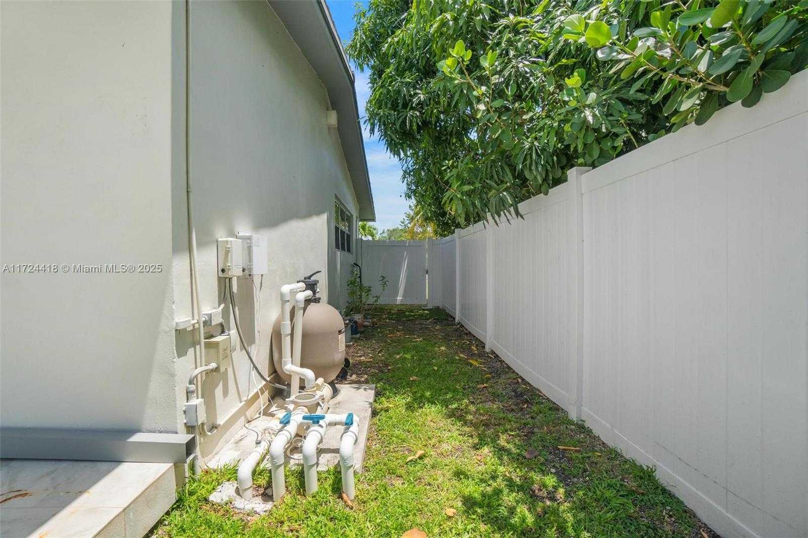 Small Image of 15100 SOUTH WEST 89TH CT, Palmetto Bay Number 36